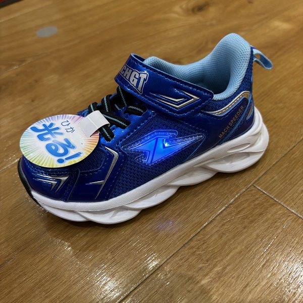 るんるん HAWKINS🌟✨光るスニーカー |イーアス沖縄豊崎