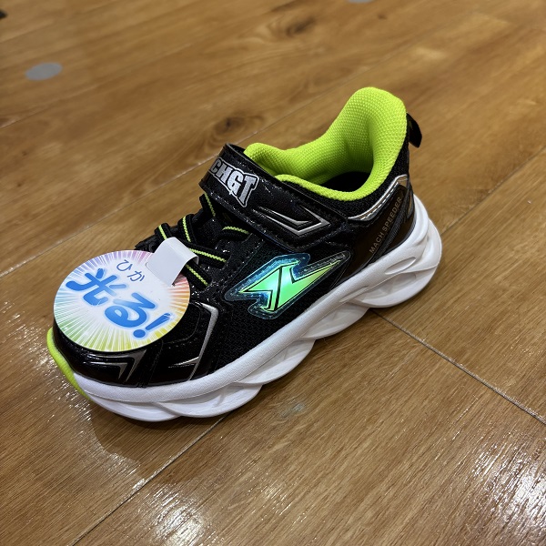 るんるん HAWKINS🌟✨光るスニーカー |イーアス沖縄豊崎