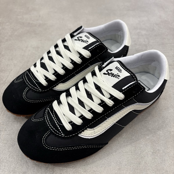 【VANS】SUPER LOWPRO BLACK 25センチ　アクセサリー付き VANS】SUPER LOWPRO BLACK 25センチ アクセサリー付き