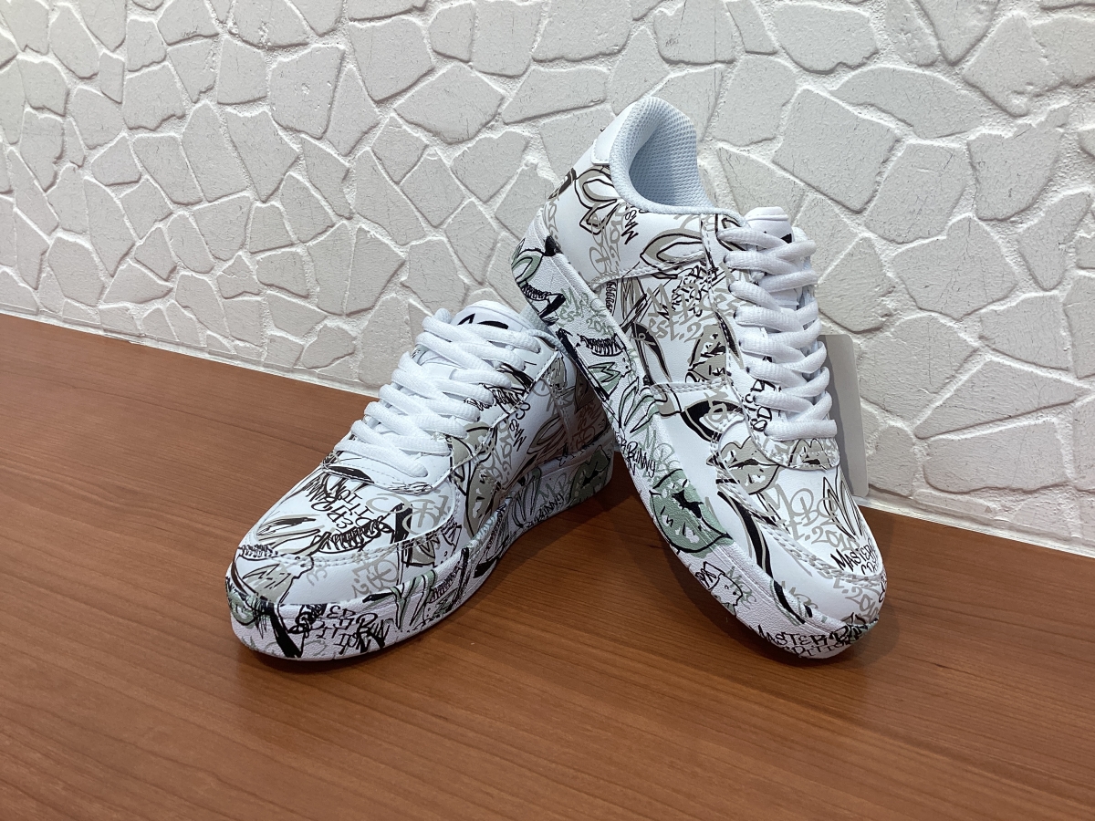 リップ×スニーカー柄スパイクレスシューズ | ショップニュース