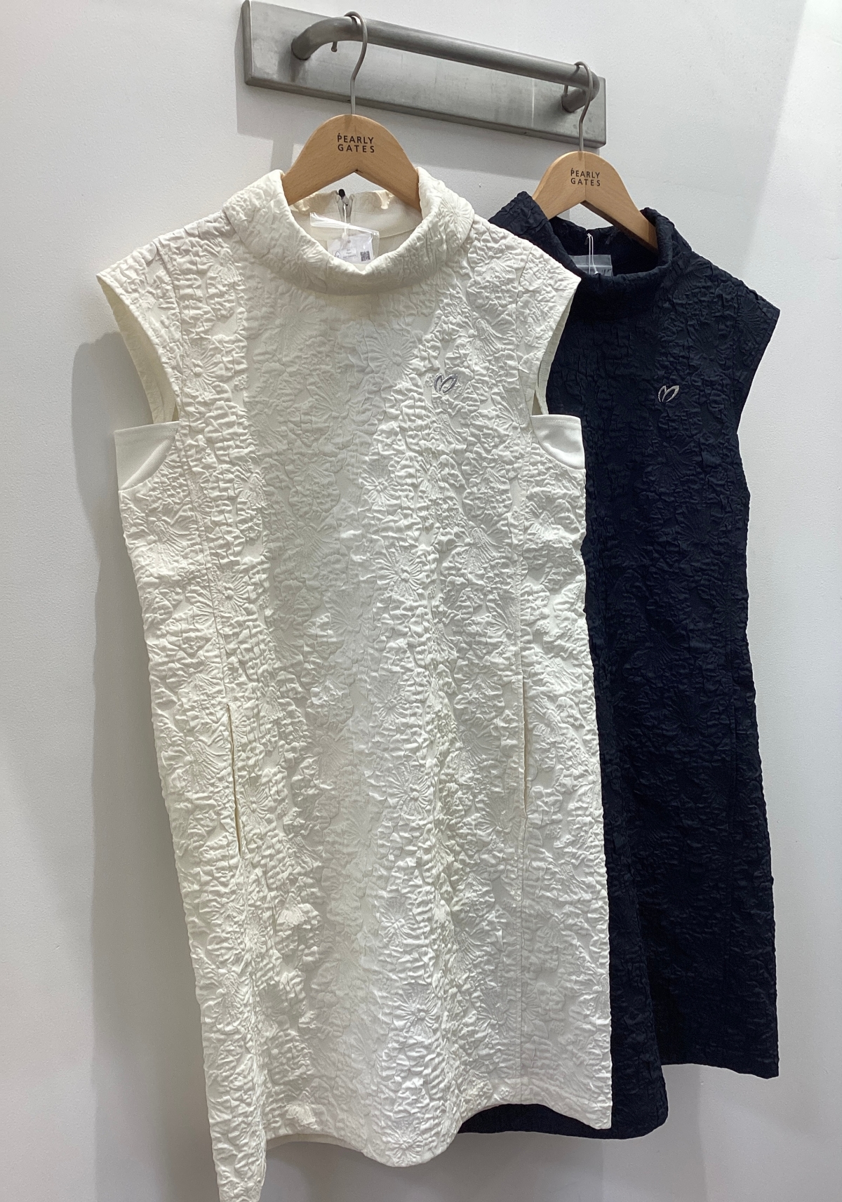 美品✨22年モデル✨パーリゲイツ♡ レッドピンクパンツsize00 2023 SPRING PEARLY GATES WEEK｜PEARLY GATES