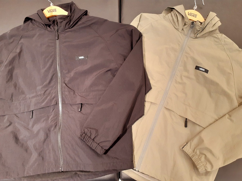M Hood in Windbreaker JKT |イーアス沖縄豊崎