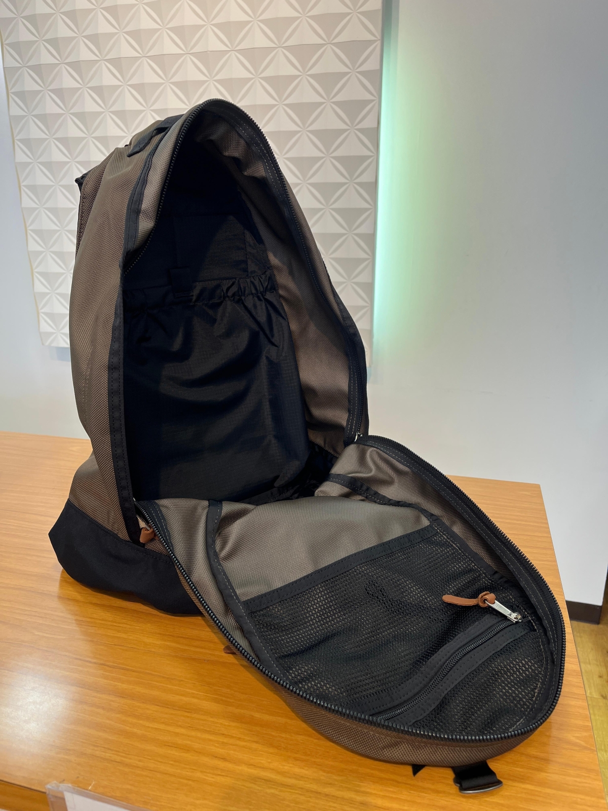 上品なカラーなのに強度最強！バリスティック チョコレートブラウン